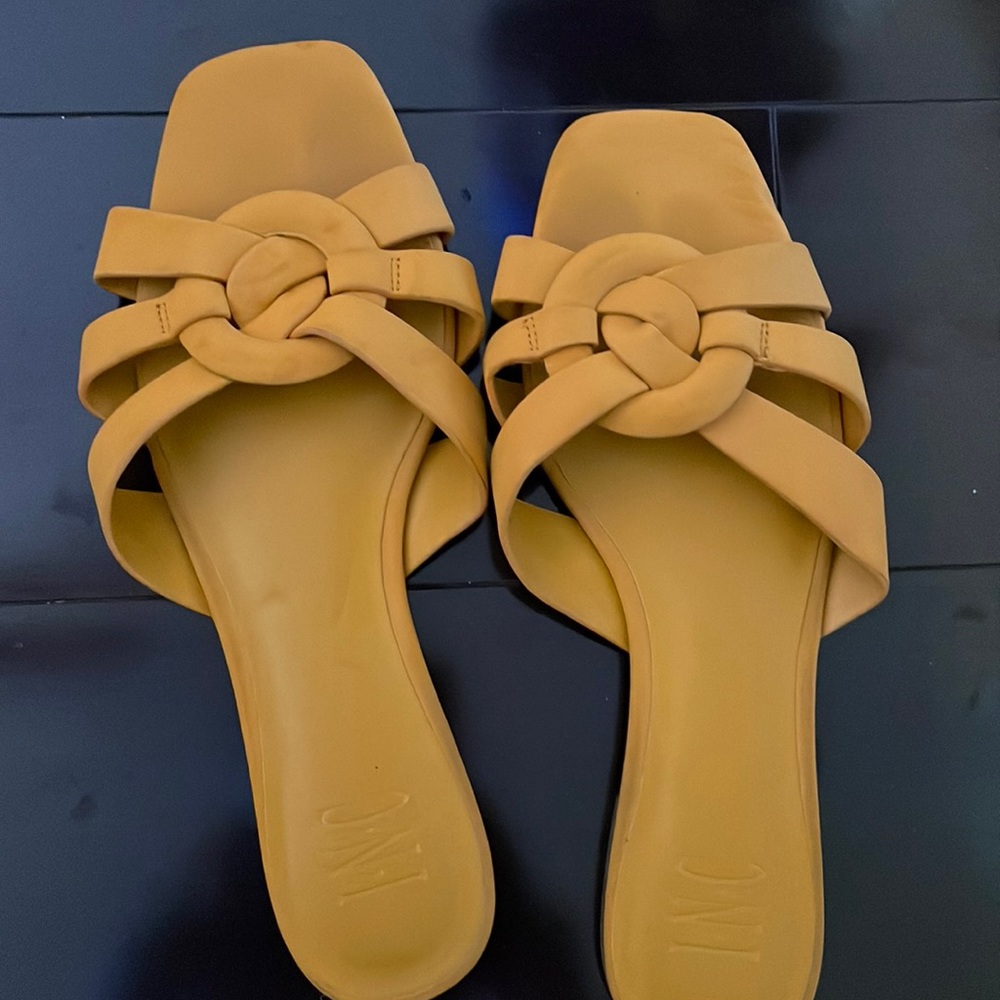 Mustard INC slippers